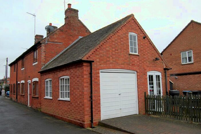 3 Bedroom Cottage To Rent In Bulls Head Yard, Alcester, B49