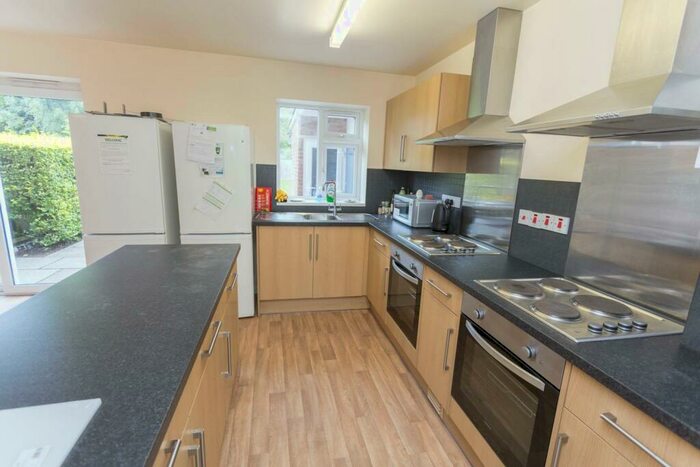 6 Bedroom Terraced House To Rent In Sir Henry Parkes Road, Coventry, CV4