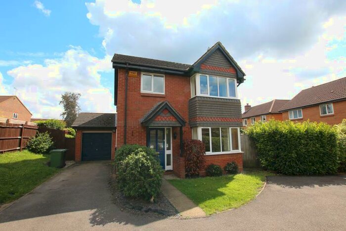 4 Bedroom Detached House To Rent In West End, GU24