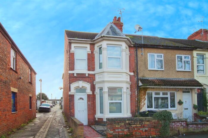3 Bedroom Terraced House To Rent In Broad Street, Town Centre, Swindon, SN1