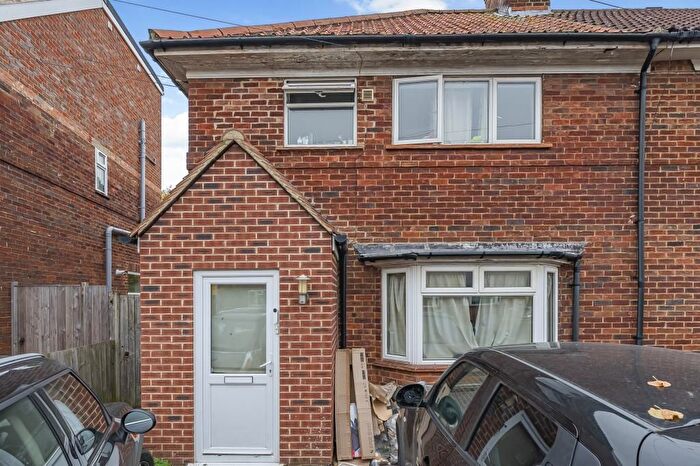 4 Bedroom Semi-Detached House To Rent In Valentia Road, Student Bedroom, OX3