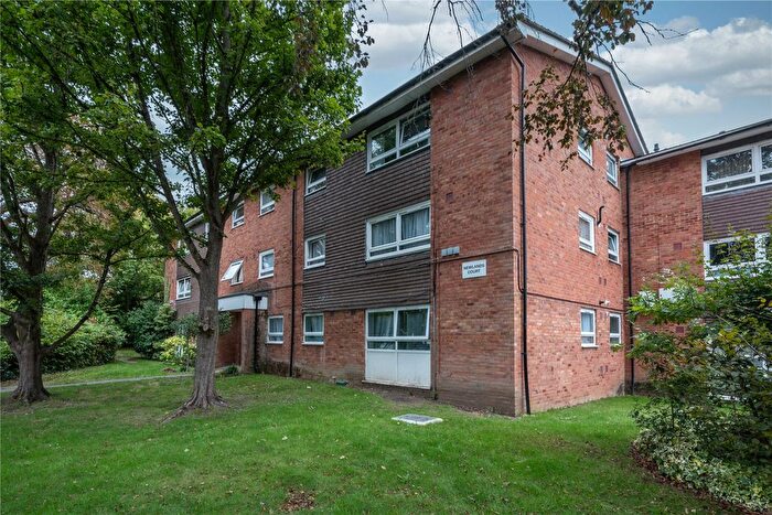 2 Bedroom Flat For Sale In Addlestone, Surrey, KT15