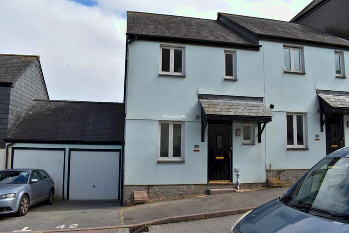 3 Bedroom Semi-Detached House To Rent In Calver Close, Penryn, TR10