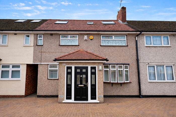 4 Bedroom Terraced House For Sale In Elizabeth Close, Collier Row, RM7