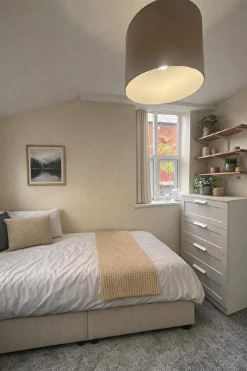 5 Bedroom End Of Terrace House To Rent In Platt Lane, Manchester, M14