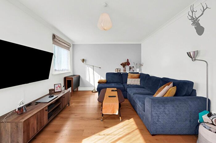 3 Bedroom Flat For Sale In St. Clair House, Bow, E3