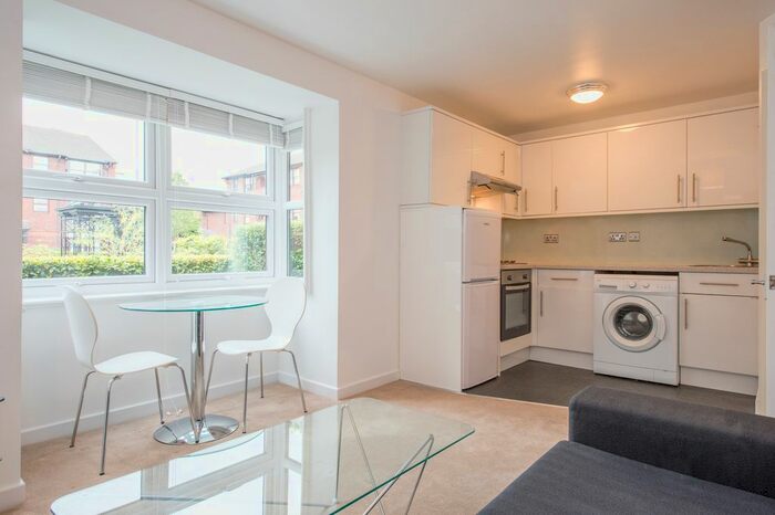 1 Bedroom Flat To Rent In Wellington Court, Mayfield Road, London, W12
