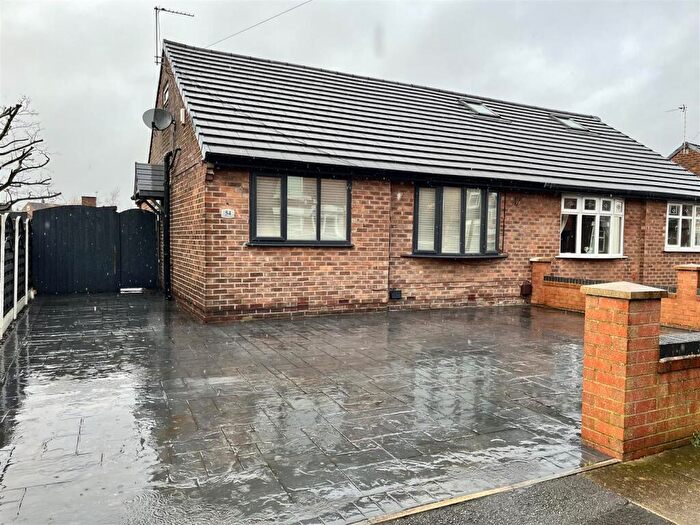 3 Bedroom Semi-Detached Bungalow For Sale In Cheetham Hill Road, Dukinfield, SK16
