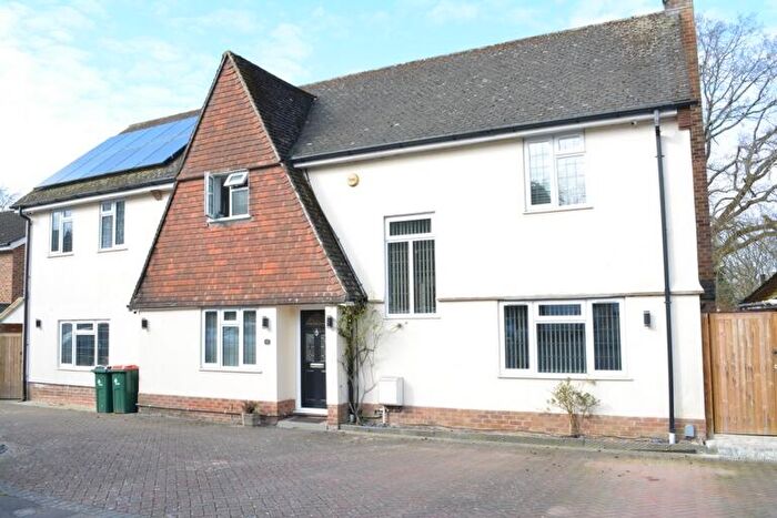 6 Bedroom Detached House To Rent In Briarswood Close, Pound Hill, RH10