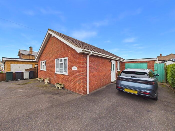 2 Bedroom Detached Bungalow For Sale In Park Road, Sutton-On-Sea, LN12