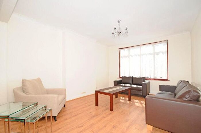 3 Bedroom Semi-detached House To Rent In Nethercourt Avenue, Woodside Park, N3