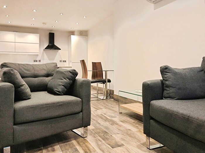 1 Bedroom Flat To Rent In New Briggate, Leeds, West Yorkshire, LS1