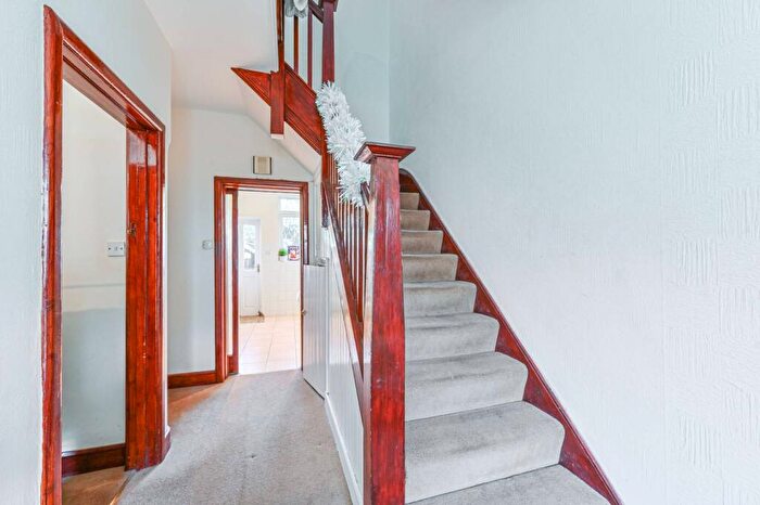 4 Bedroom Terraced House For Sale In Bracken Avenue, Nightingale Triangle, London, SW12