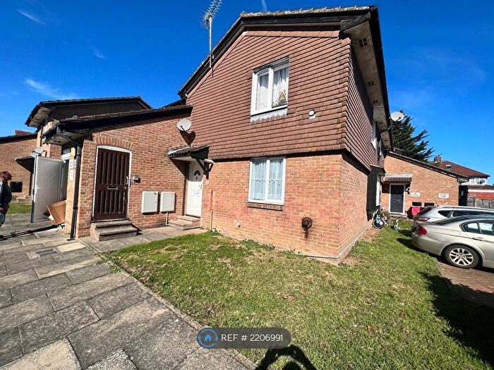 1 Bedroom Flat To Rent In Windsor Park Road, Hayes, UB3