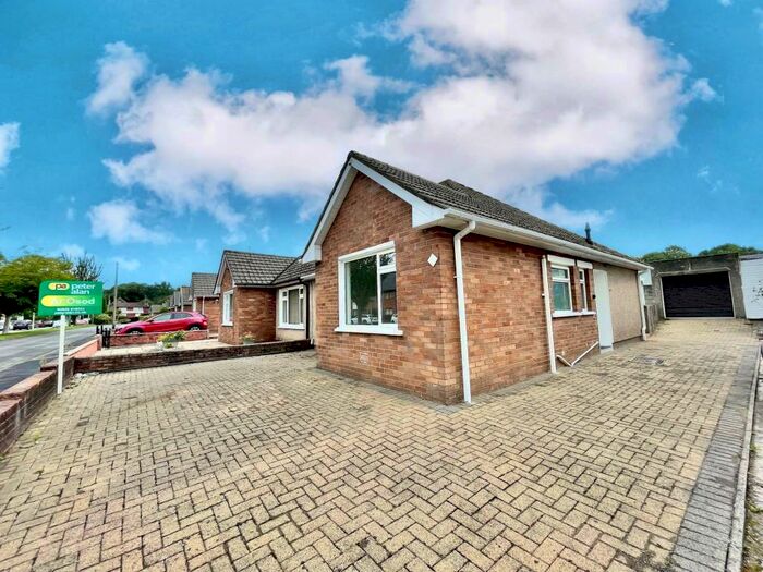 2 Bedroom Bungalow To Rent In Stradmore Close, Taffs Well, Cardiff, CF15