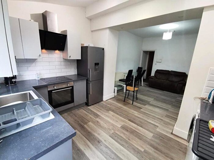 4 Bedroom Semi Detached House To Rent In Crookes Road, S10