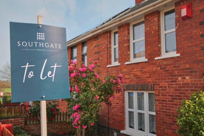 3 Bedroom Semi-Detached House To Rent In Chestnut Avenue, Exeter, EX2