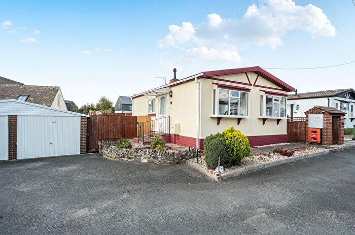2 Bedroom Mobile/park Home For Sale In Abbeywood Park, Green Road, Swindon, SN2