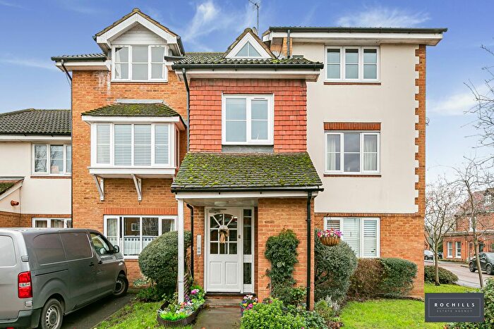 2 Bedroom Flat To Rent In Sullivans Reach, Walton-On-Thames, Surrey, KT12