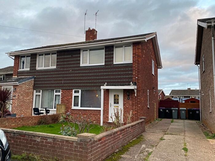 3 Bedroom Semi Detached House For Sale In Hill View Close, Grantham, NG31