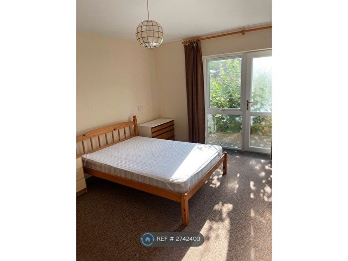 3 Bedroom Flat To Rent In Ringwood Road, Bath, BA2