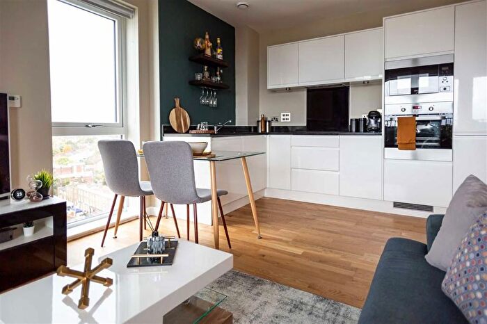 2 Bedroom Flat For Sale In Greenwich High Road, London, SE10