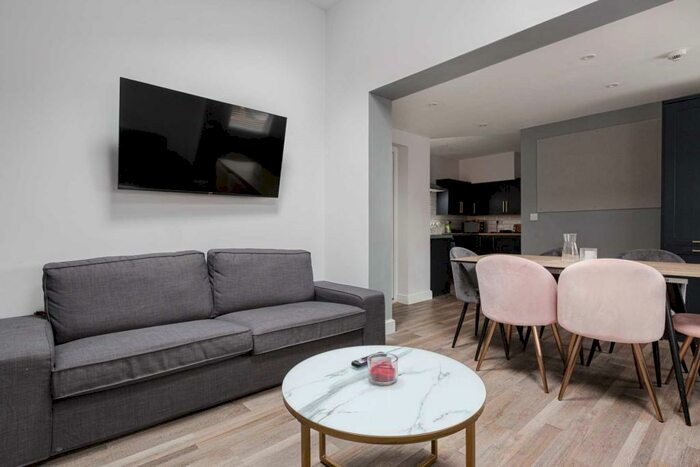 7 Bedroom Semi-Detached House To Rent In Blenheim Road, Liverpool, L18