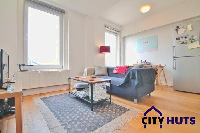 2 Bedroom Flat To Rent In Rosebank Grove, London E17