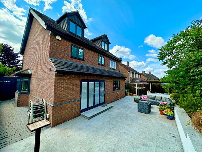 4 Bedroom Detached House For Sale In Priory Road, Romford, RM3