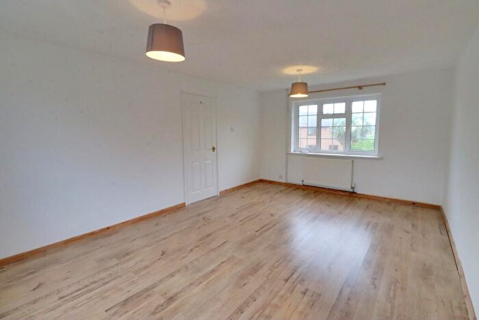 4 Bedroom Semi-Detached House To Rent In Hilda Gardens, Denmead. Unfurn, PO7