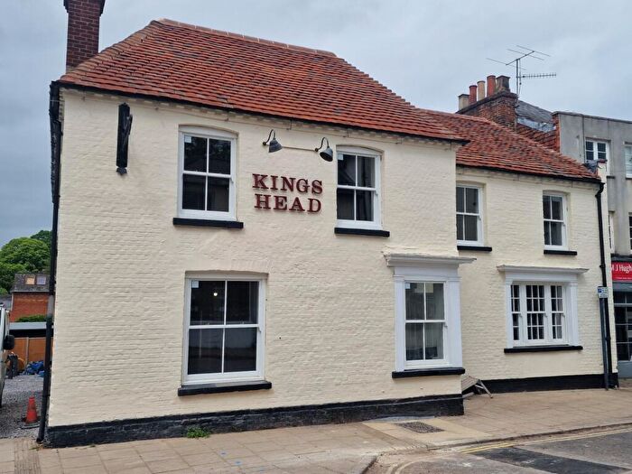 1 Bedroom Flat To Rent In Market Street, Alton, Hampshire, GU34