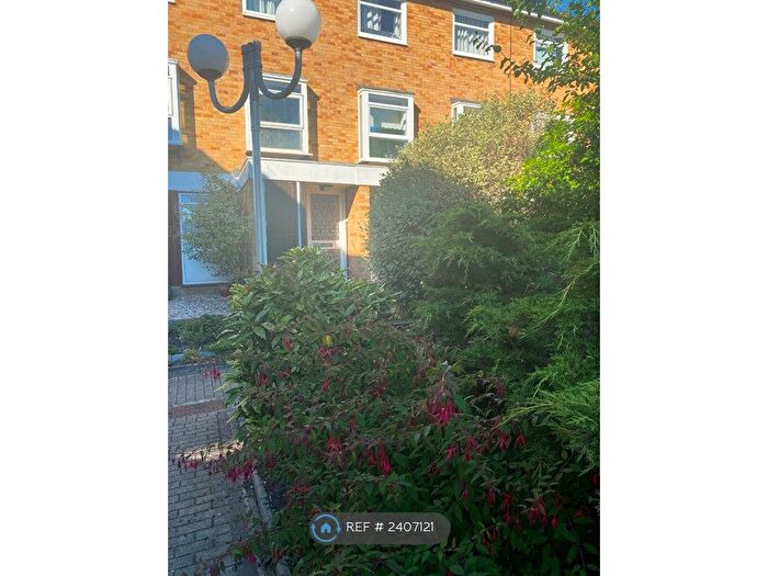 2 Bedroom Terraced House To Rent In Cotelands, Croydon, CR0