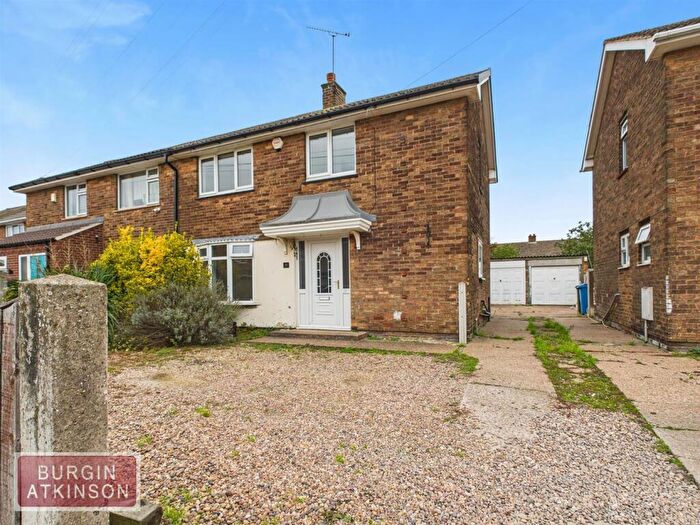 3 Bedroom Semi-Detached House For Sale In The Oval, Retford, DN22