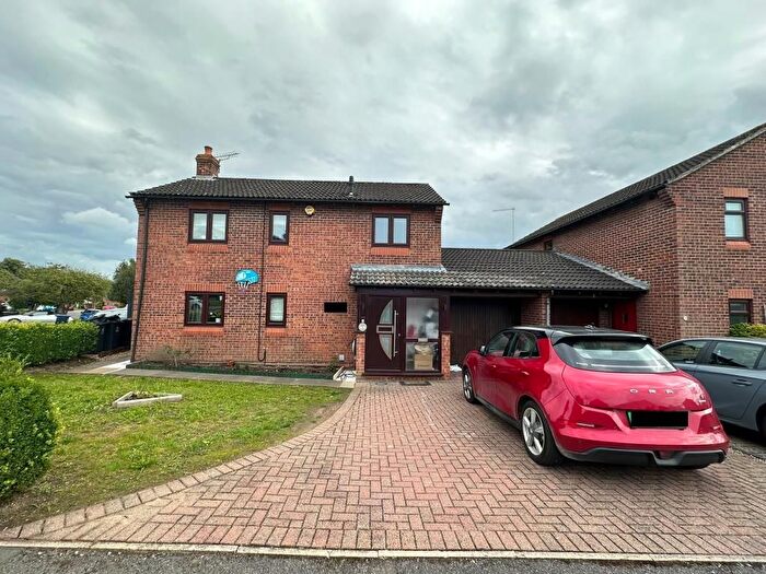 5 Bedroom Link Detached House To Rent In Slough, Berkshire, SL3
