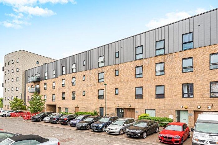 2 Bedroom Flat For Sale In Sweetbriar Avenue, Carshalton, SM5