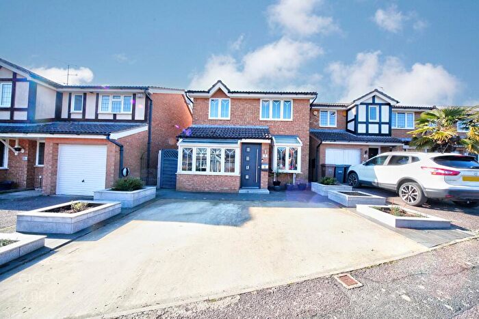 4 Bedroom Detached House For Sale In Kilmarnock Drive, Luton, Bedfordshire, LU2