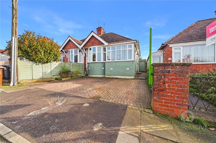 2 Bedroom Bungalow For Sale In Ennerdale Road, Spinney Hill, Northamptonshire, NN3