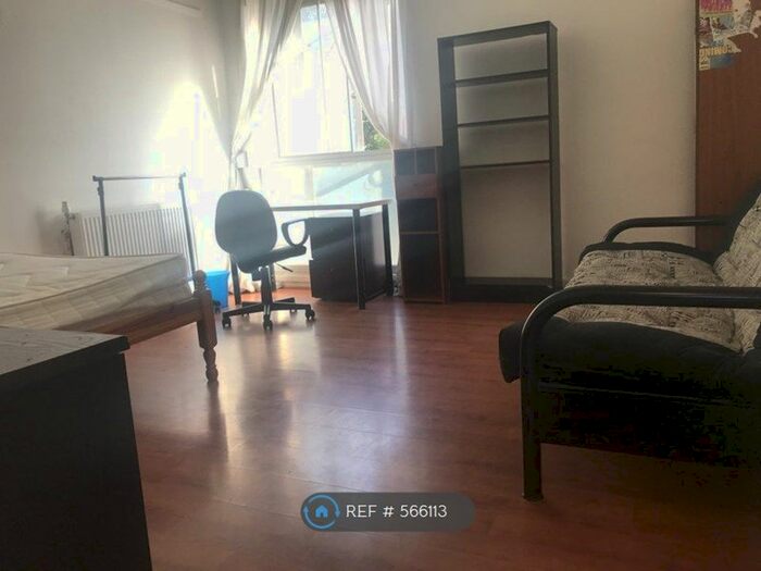 3 Bedroom Flat To Rent In Marlow House, London, W2