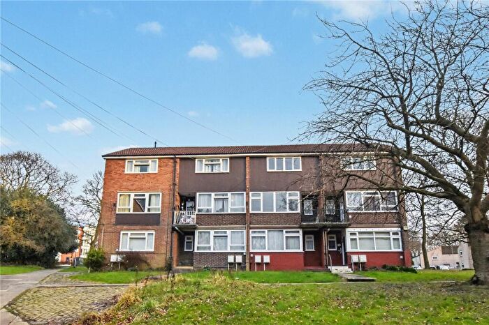 2 Bedroom Apartment For Sale In Leafield Drive, Leeds, West Yorkshire, LS17
