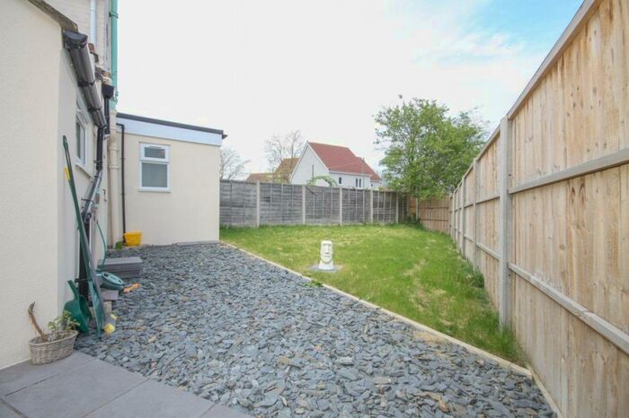 1 Bedroom Flat To Rent In Hawthorn Road, Sittingbourne, ME10