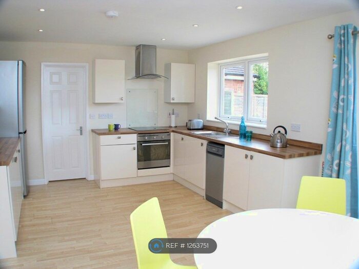 5 Bedroom Semi-Detached House To Rent In Woodstock Road, Worcester, WR2