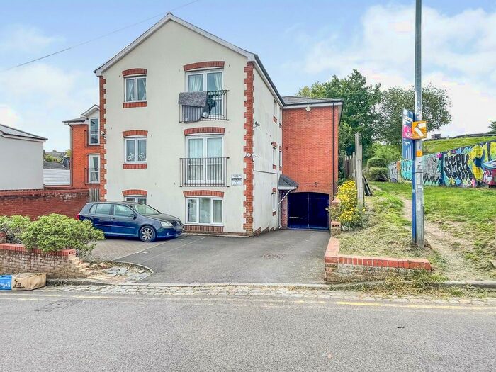 2 Bedroom Flat To Rent In Savernake Street, Old Town, Swindon, SN1