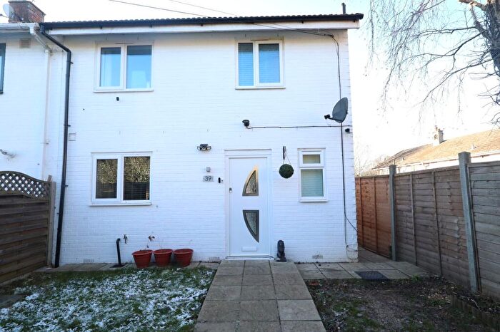 2 Bedroom End Of Terrace House To Rent In Bennetts End Close, Hemel Hempstead, HP3