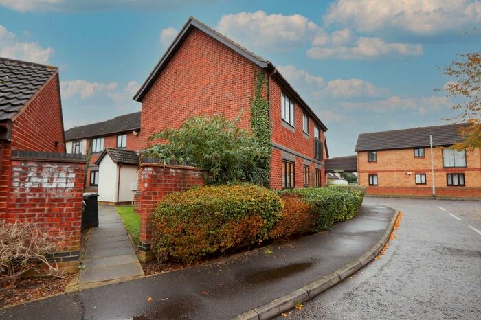 2 Bedroom Flat To Rent In Lamplighters Close, Waltham Abbey, EN9