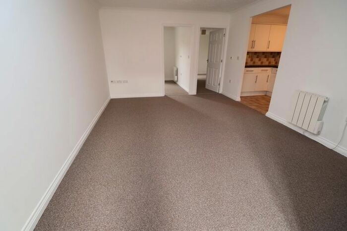 2 Bedroom Flat To Rent In Red Barn Road, Brightlingsea, Colchester, CO7