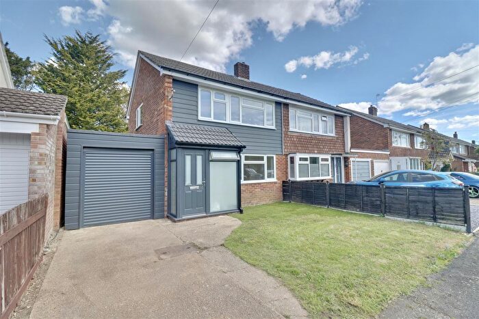 3 Bedroom Semi Detached House To Rent In Park Farm Avenue, Fareham, PO15