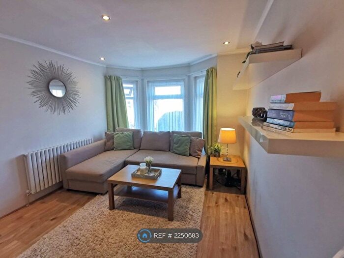 2 Bedroom Semi-Detached House To Rent In Bedroom Garden And Fully Furnished, Bournemouth, BH9