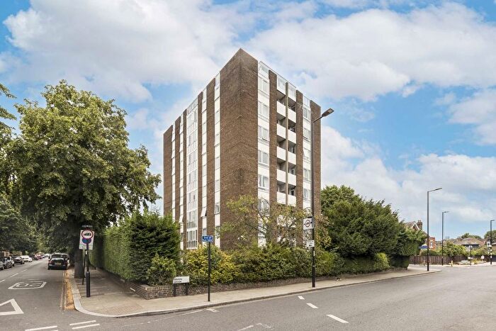 2 Bedroom Flat To Rent In Greenlaw Court, Ealing, W5