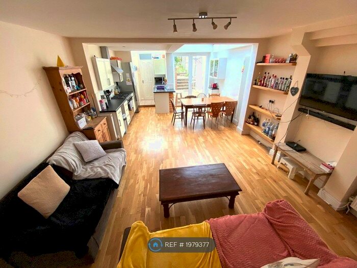 4 Bedroom Terraced House To Rent In Denzil Road, Guildford, GU2