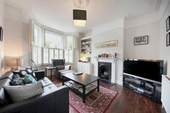 4 Bedroom Flat To Rent In Astonville Street, Wandsworth, London, SW18
